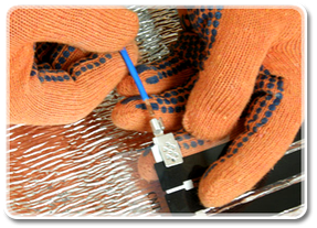 Далі підключіть електричні дроти, у відповідності зі схемою підключення, що йде в комплекті теплої підлоги.