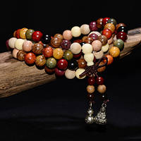 Різнобарвні дерев'яні чотки