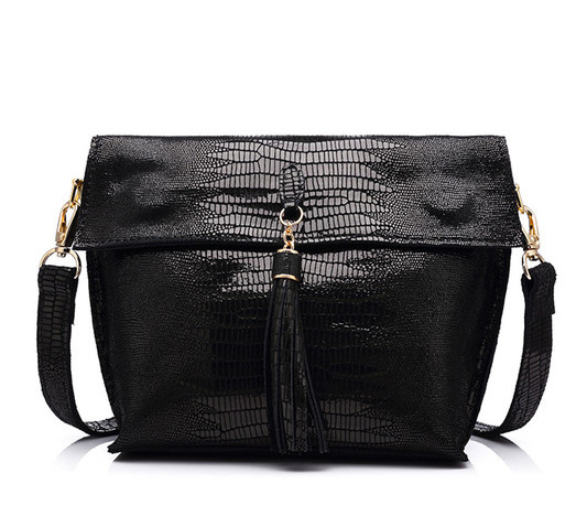 Сумочка жіноча шкіряна з пензликом, крокодиловим принтом і лазерним обробленням (чорна), фото 1