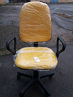 Кресло офисное б/у. Цвет : желтый