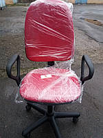 Крісло офісне б/у. Колір: червоний