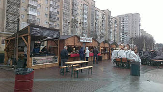 Торговый киоск из дерева имеет явное преимущество перед металлическими киосками.
В деревянном павильоне не жарко летом и не холодно зимой, потому, что у древесины низкая теплопроводность. 