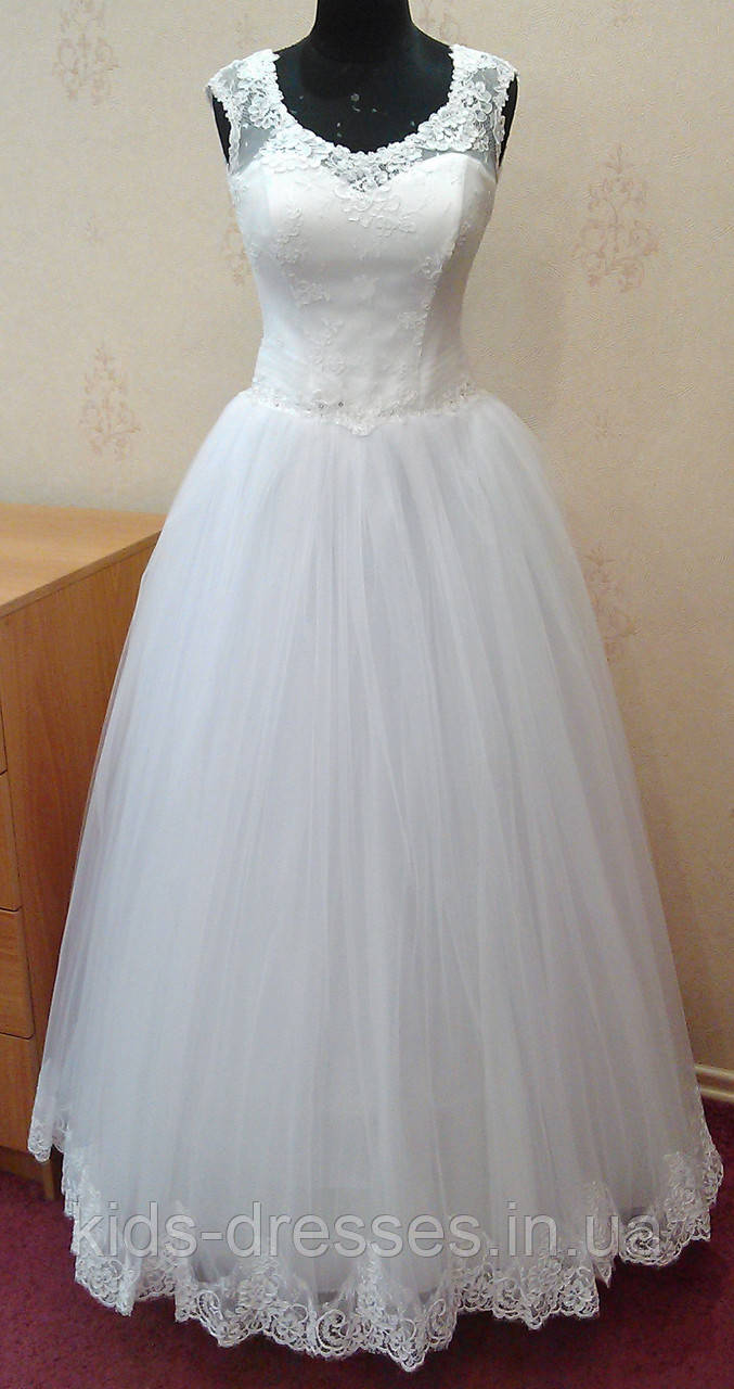 58.4 Ніжне біле весільне плаття з мереживом і вишивкою, розмір 44