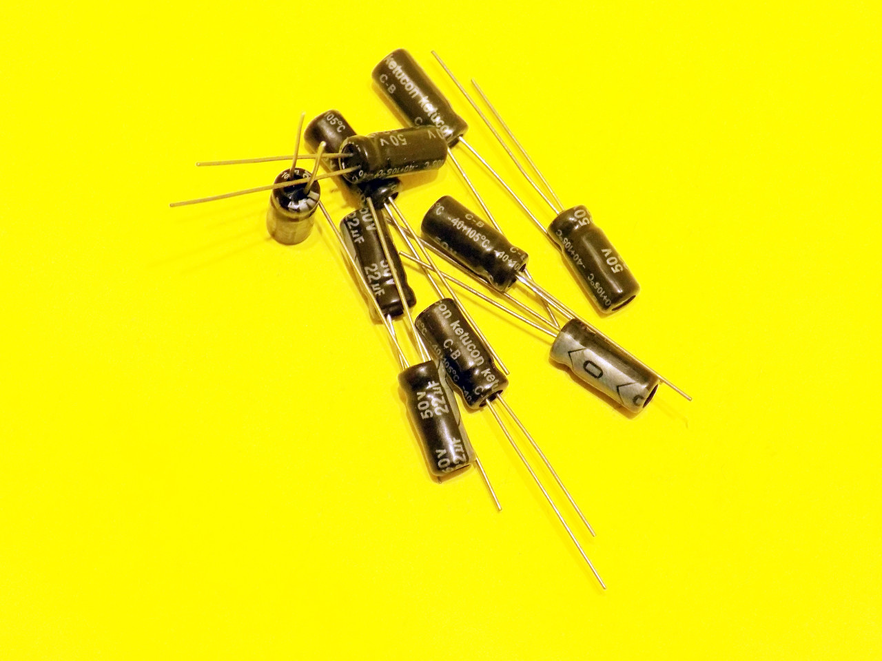 Конденсатори 50v 22mF 10 шт. Chongx
