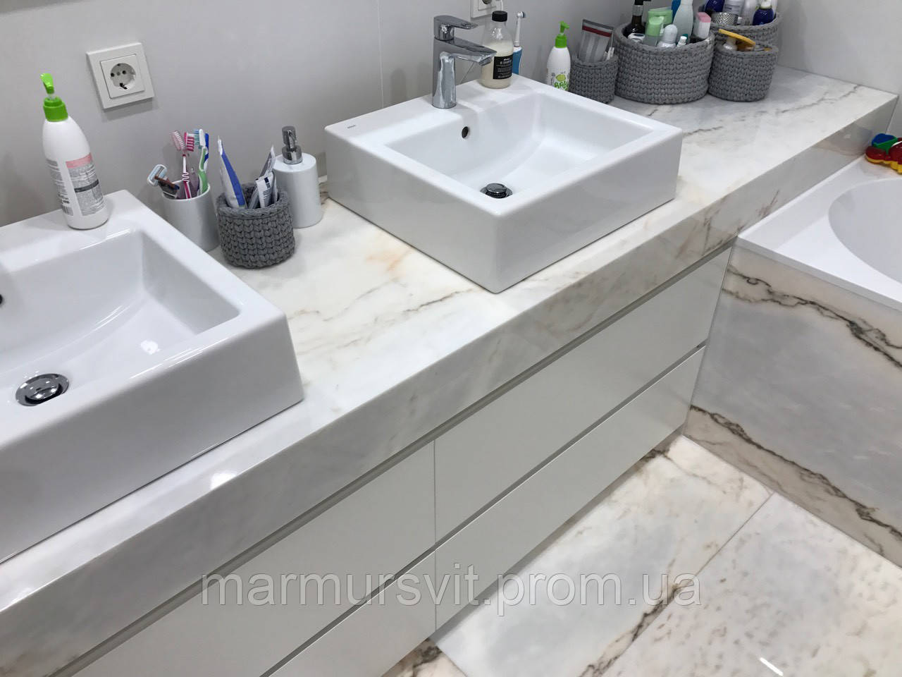 Стільниця у ванну кімнату мармурова Estremoz