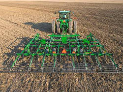 Відвантаження культиватора Джон Дір John Deere 980 господарство