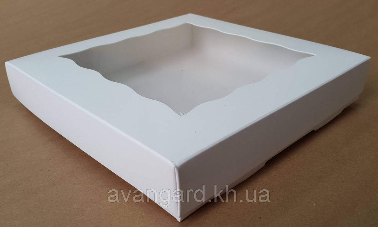 Коробка для кондитерських виробів 20х20х3,5 см