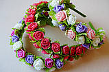 Обруч із червоними трояндочками з латексу та салатовими атласними листочками 150 грн, фото 3