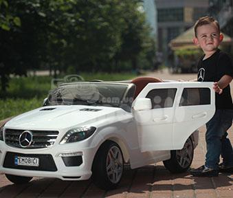 Дитячий джип Mercedes AMG ML63 WHITE, м'які колеса, заводиться з фірмового ключа, двері відчиняються