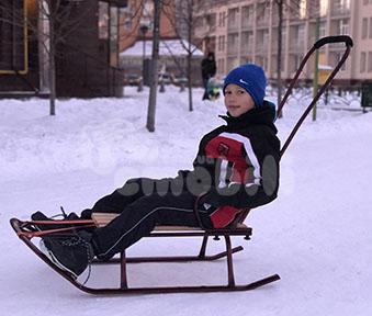 Санки з ручкою-штовхачем