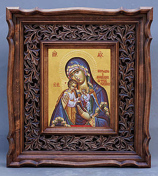 Кіот для ікони візантійський, з різьбленою дерев'яною рамою.