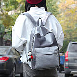 Рюкзак жіночий оксамитовий з брелоком підвіскою (сірий), фото 3