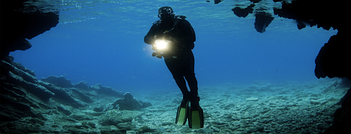 Ліхтарі для дайвінгу та підводного полювання