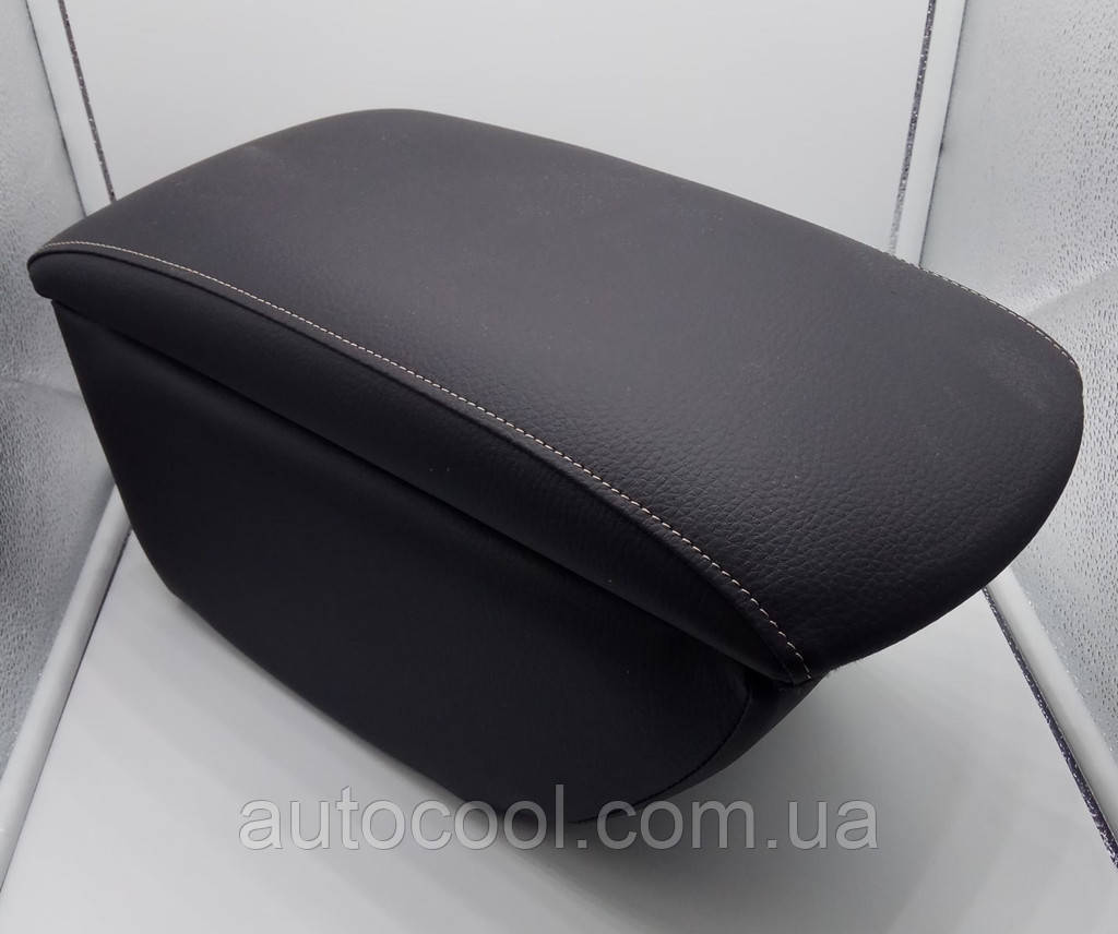 Подлокотник Toyota Avensis 2003-2008 г.в. Тойота Авенсис