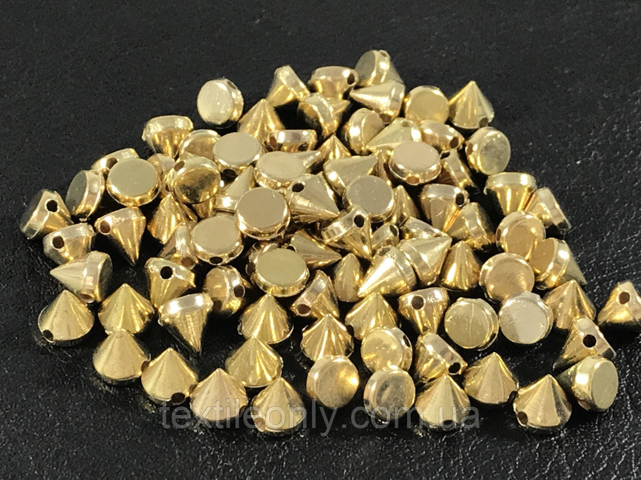 Шипи пластикові пришивні кольори золото 6х6 мм поштучно/паковання