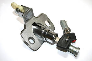 Замок багажника 1118 із личинками