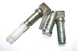 Личинки дверні та багажника 2105, 2107 (2105-6100040)