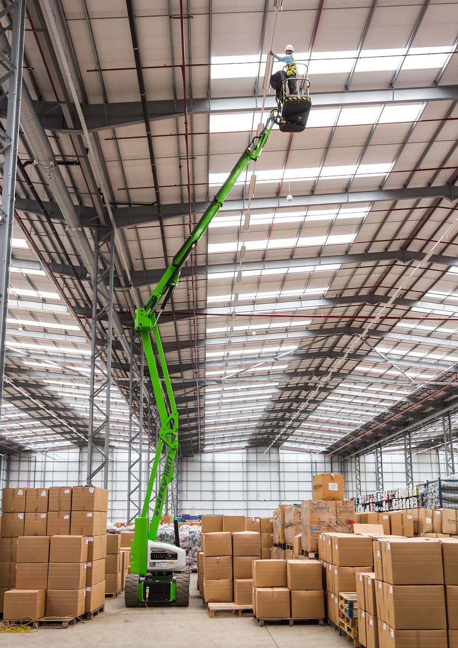 Самохідний колінчастий підіймач Niftylift HR17N