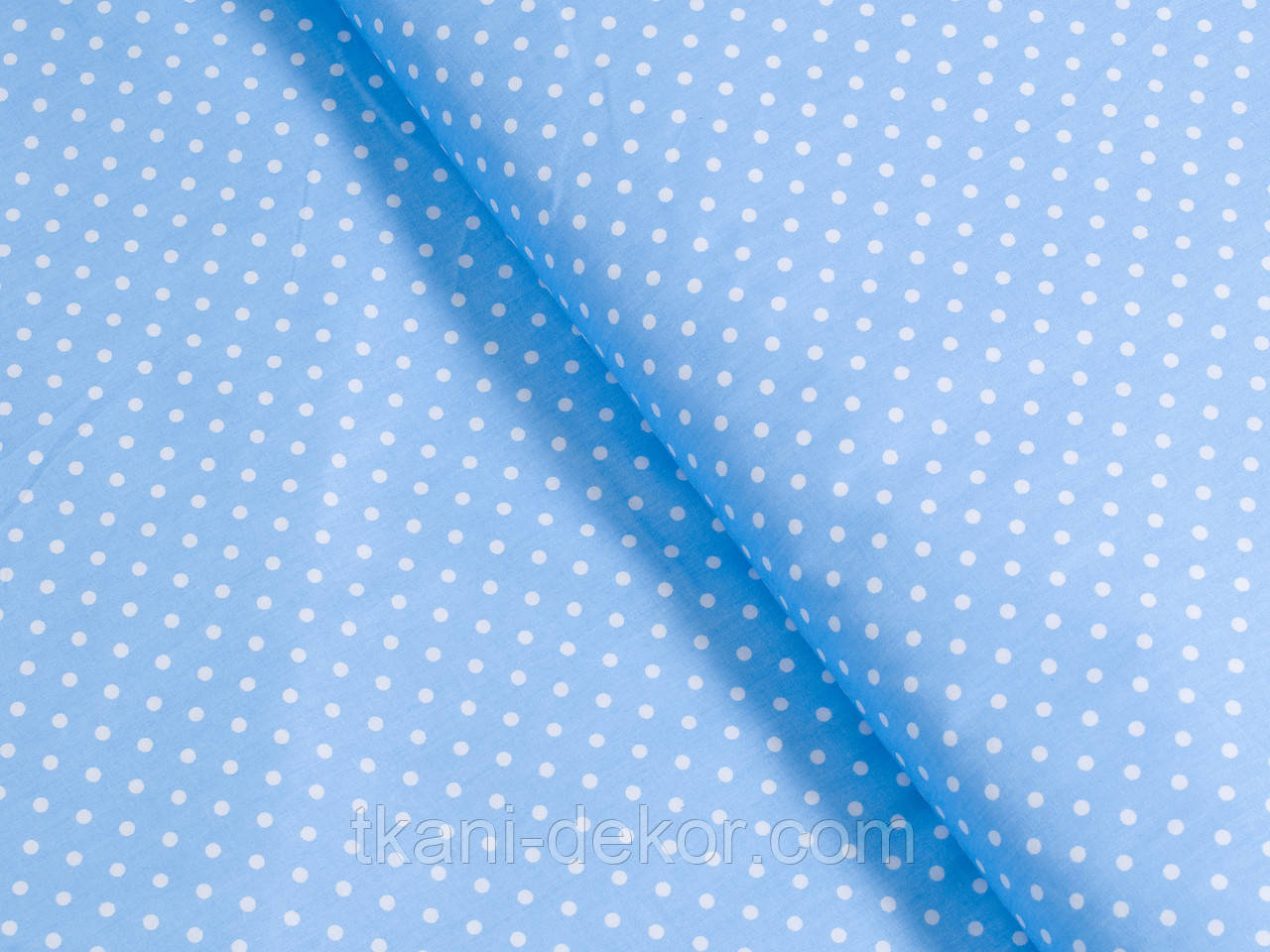 Сатин (бавовняна тканина) на блакитному дрібний білий горох