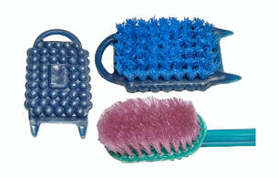 Щітки побутові пластикові