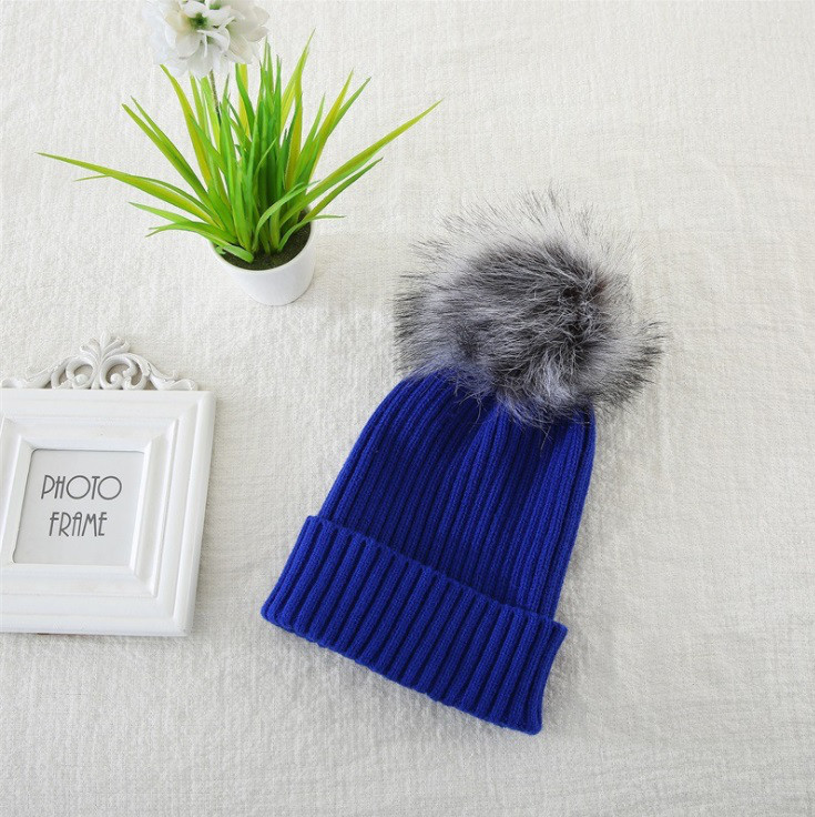 Шапочка для дівчинки демісезонна з помпоном