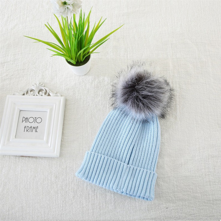 Шапочка для дівчинки демісезонна з помпоном