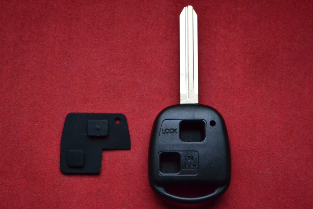 Корпус ключа Toyota Prado 120, Corolla лезо Toy43 + 2 кнопки Гума
