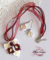 Комплект украшений "Бело-бордовые каллы"(кулон+серьги) Подарок девушке, женщине