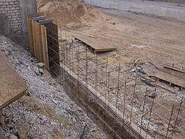 Вертикальные и перпендикулярные части каркаса связаны из стальной арматуры, использовалась (в целях экономии) арматура диаметром 8 мм.