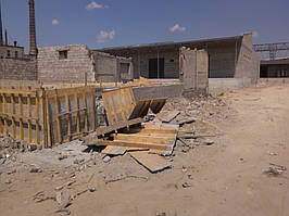 Из-за очень жаркой погоды щиты можно было снимать буквально на следующий день.