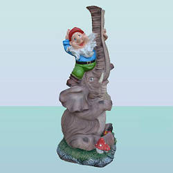Декоративний садовий фонтан скульптура Слон з гномом з насадкою для поливу саду