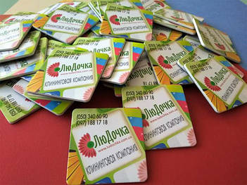 Рекламные магнитики на заказ для клининговой компании. Размер 63х63 мм 1