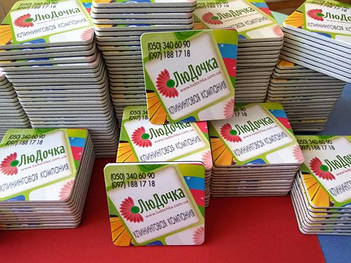 Рекламные магнитики на заказ для клининговой компании. Размер 63х63 мм 5