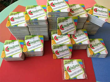 Рекламные магнитики на заказ для клининговой компании. Размер 63х63 мм 2