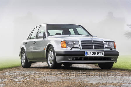 Mercedes 500E і Lancia Thema 8.32 Роуена Аткінсона продадуть на аукціоні