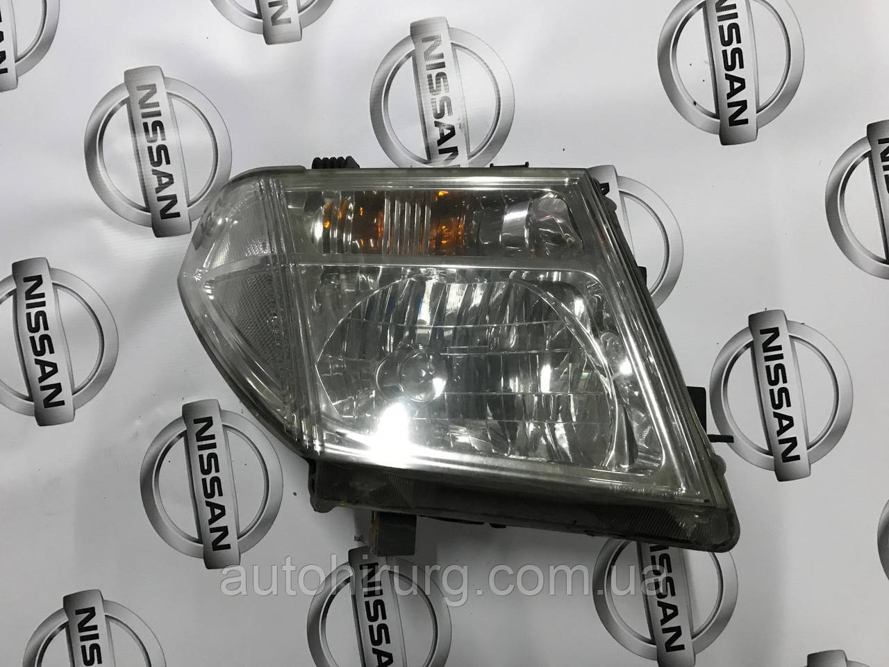 Права передня фара nissan navara d40