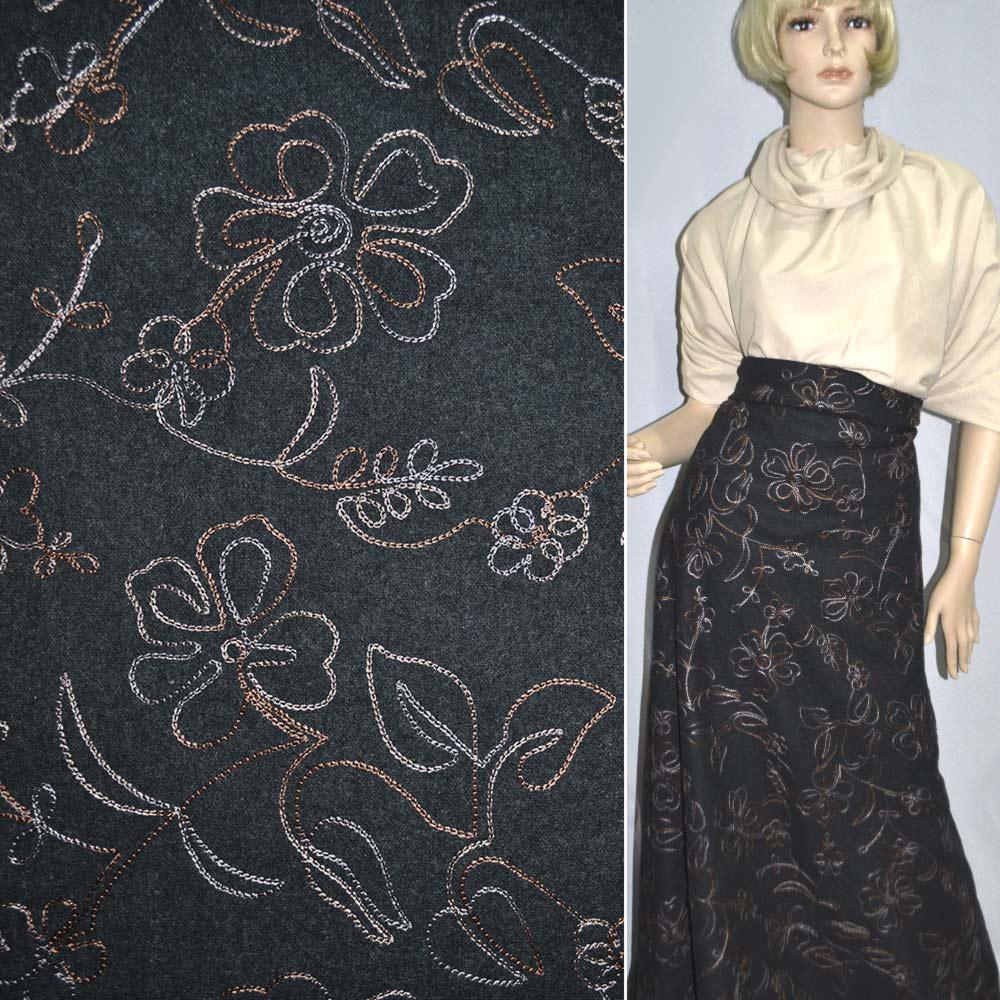 Шерсть костюмна сіра з бежевою вишивкою