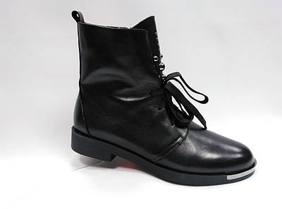 Стильні чорні шкіряні черевики Berloni зі шнурками та блискавкою. Розміри: 36