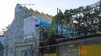 Монтаж кровли из модульной металлочерепицы Rocua с утеплением. 