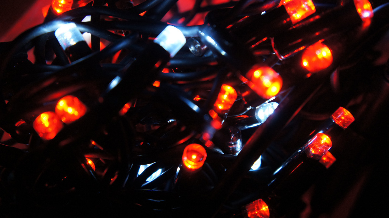Вулична led гірлянда НИТКА МЕРЕХТІННЯ 10м чорний каучук Червоний