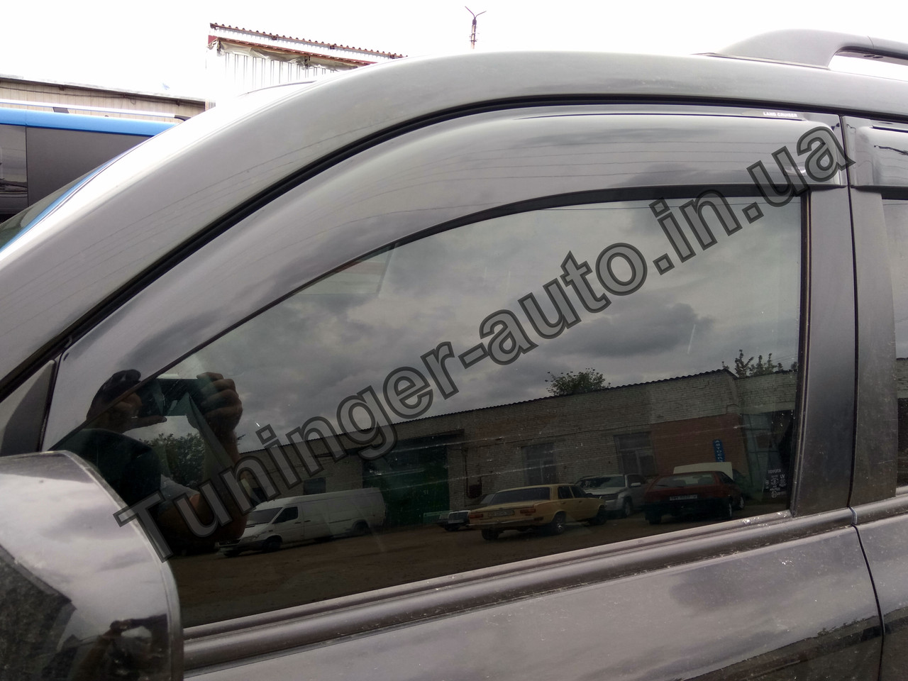 Дефлектори вікон (вітровики) Toyota Land Cruiser 200 2008-2021 (Hic) - фото 2 - id-p328951381