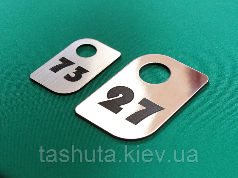 Номерок з двошарового пластику 30х50 мм, односторонній (Кільце: Без кільця для ключів; Колір: Білий/чорний;)