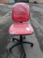 Крісло офісне б/у. Модель Регал. Колір: червоний