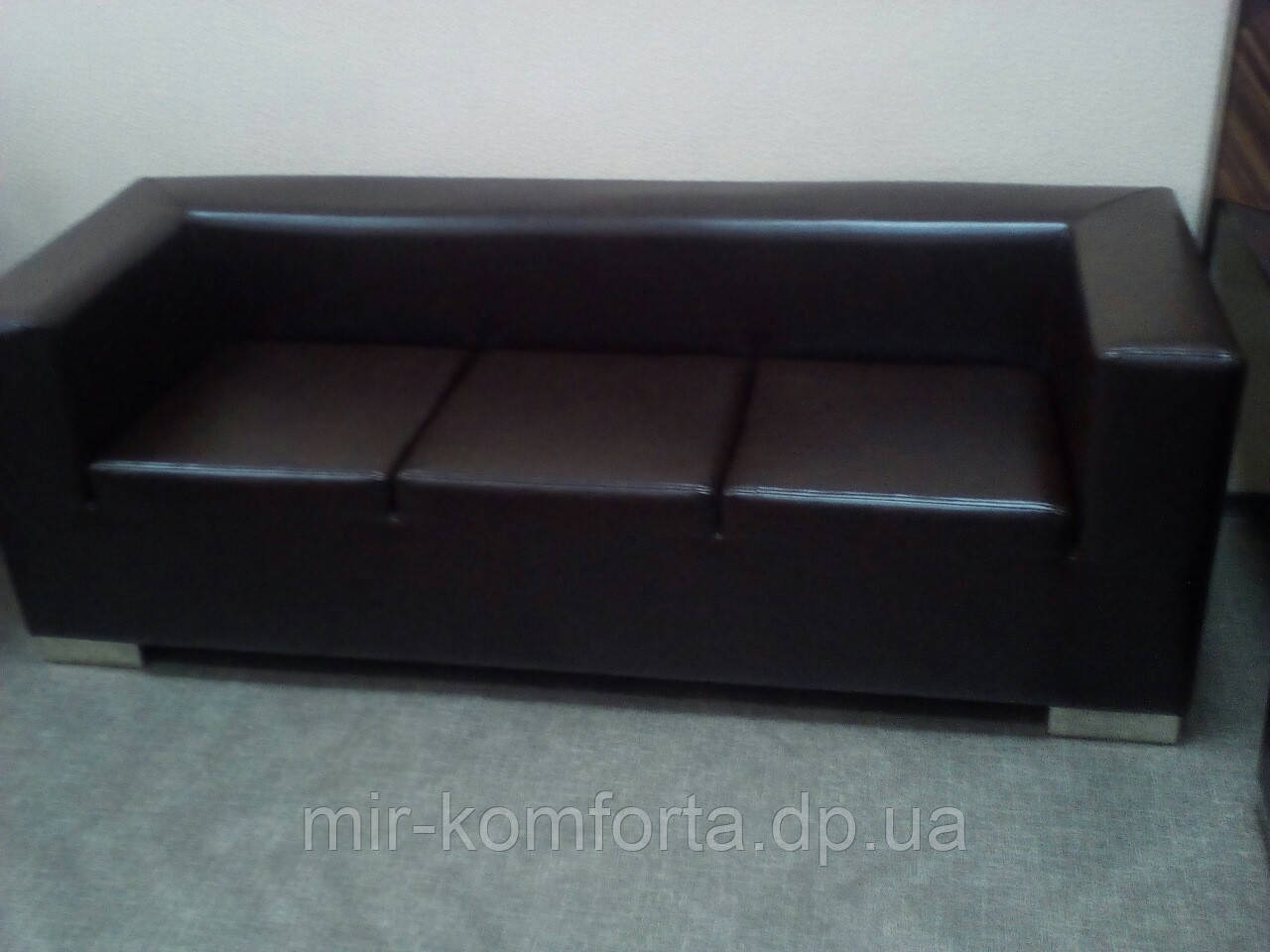 Перетяжка офісних меблів зі шкіри