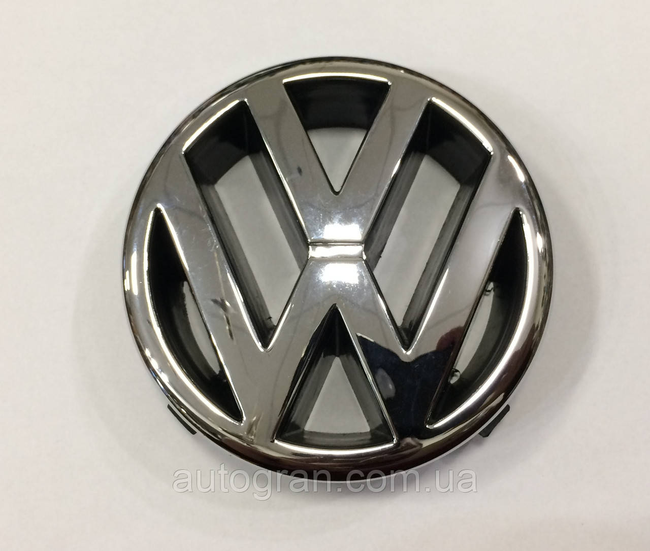 Емблема решітки радіатора Volkswagen Golf 4, Passat B5 1996-2000 3B0853601