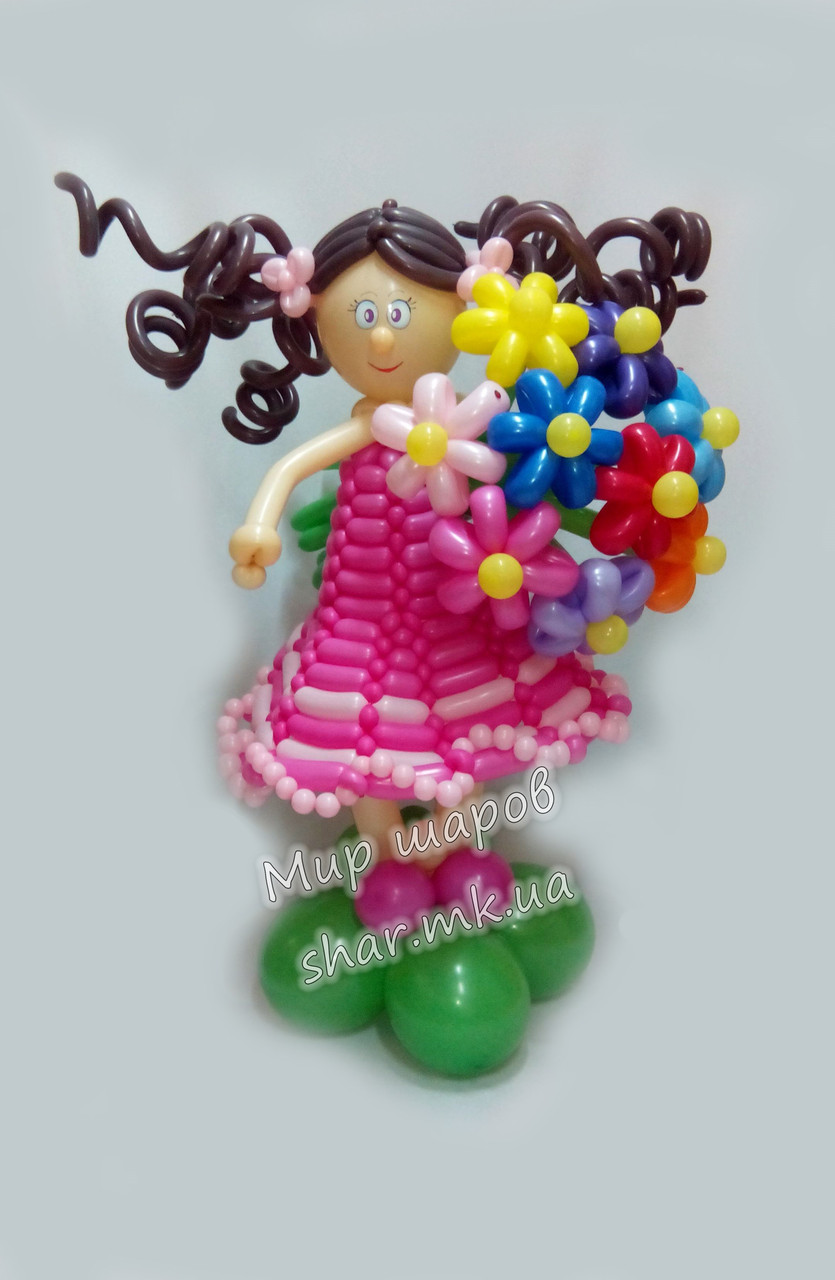 Чарівна дівчинка з букетом ромашок