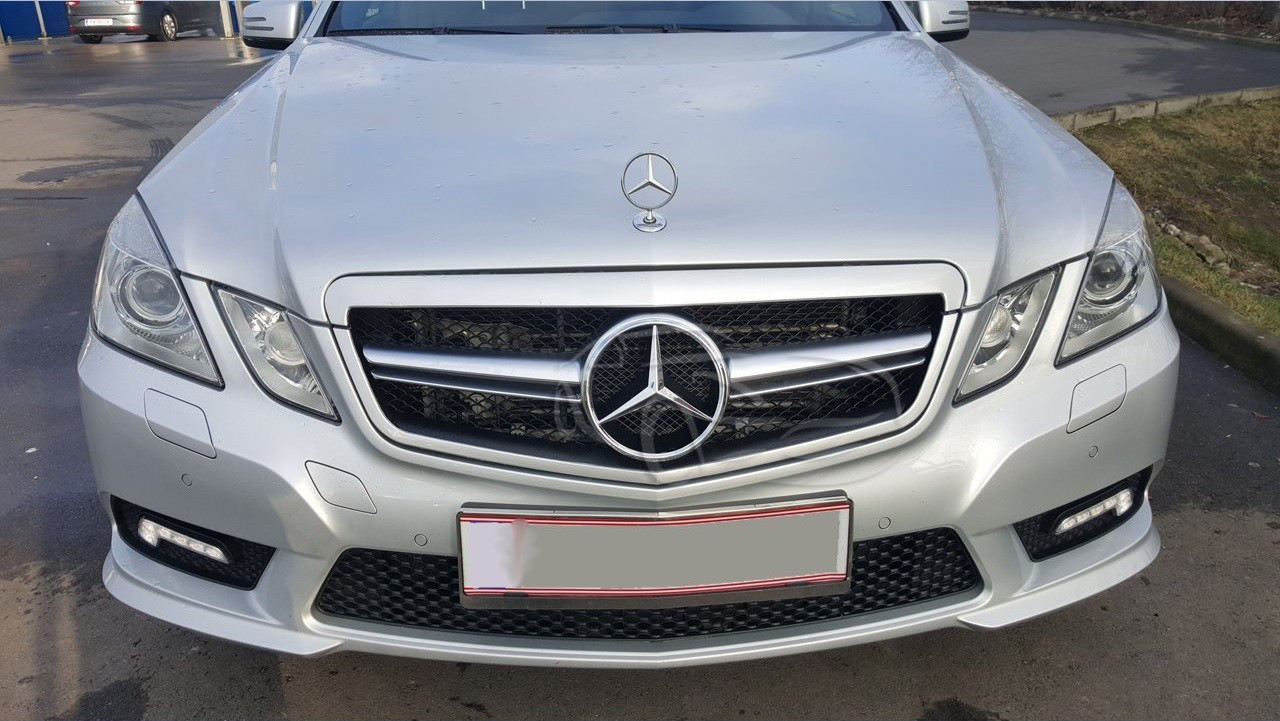 Решітка радіатора Mercedes W212 дорестайл стиль AMG (срібло)