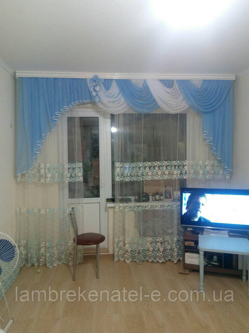 Ламбрекен у зал із балконом