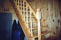 Лестница деревянная масив простая.