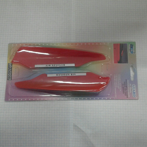 Спойлер на двірники червоні